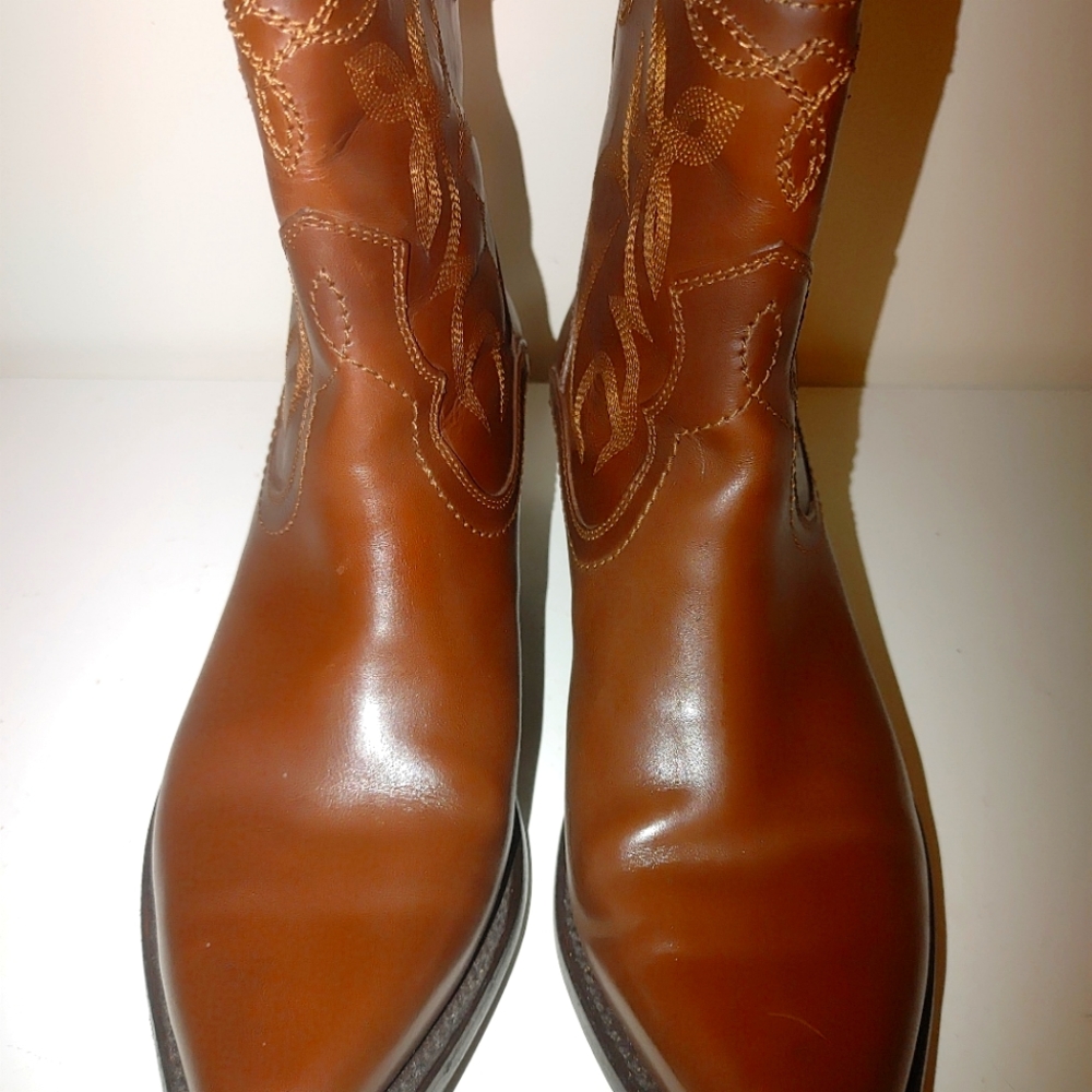 Frye boots sz 8.5 brown